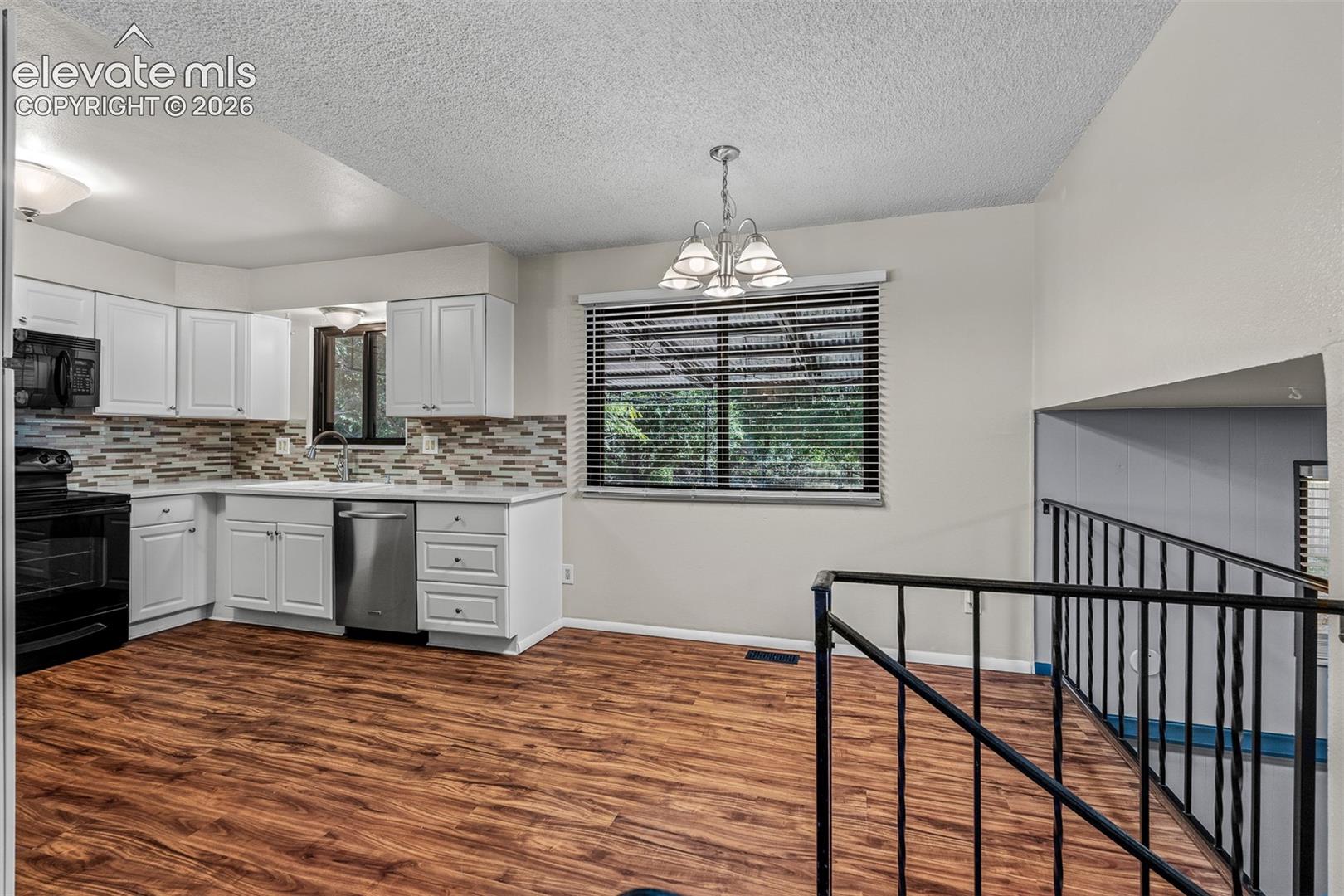 1675 Mineola Street, photo 6
