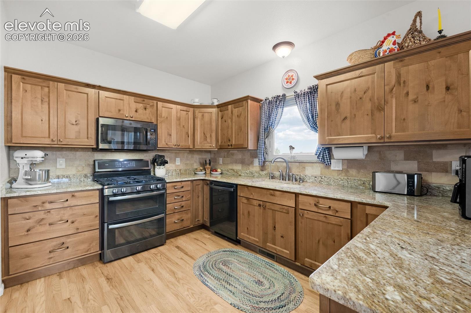 Listing photo 5 for 8965 Theriot Road