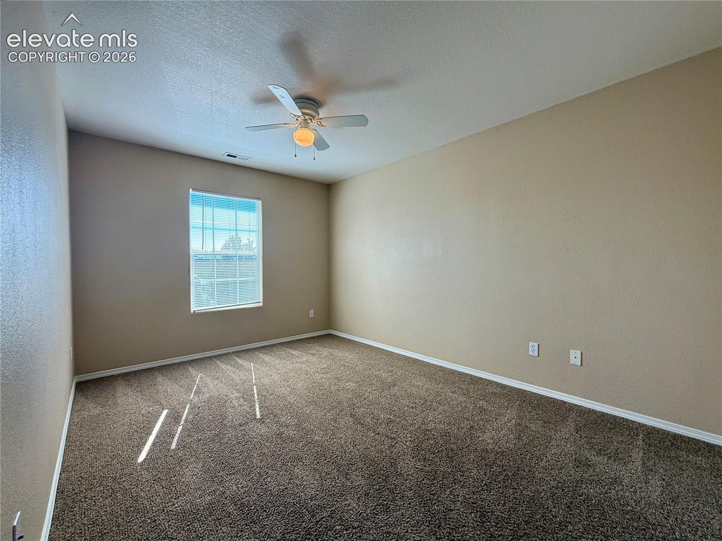 Listing photo 16 for 10586 Country Park Point