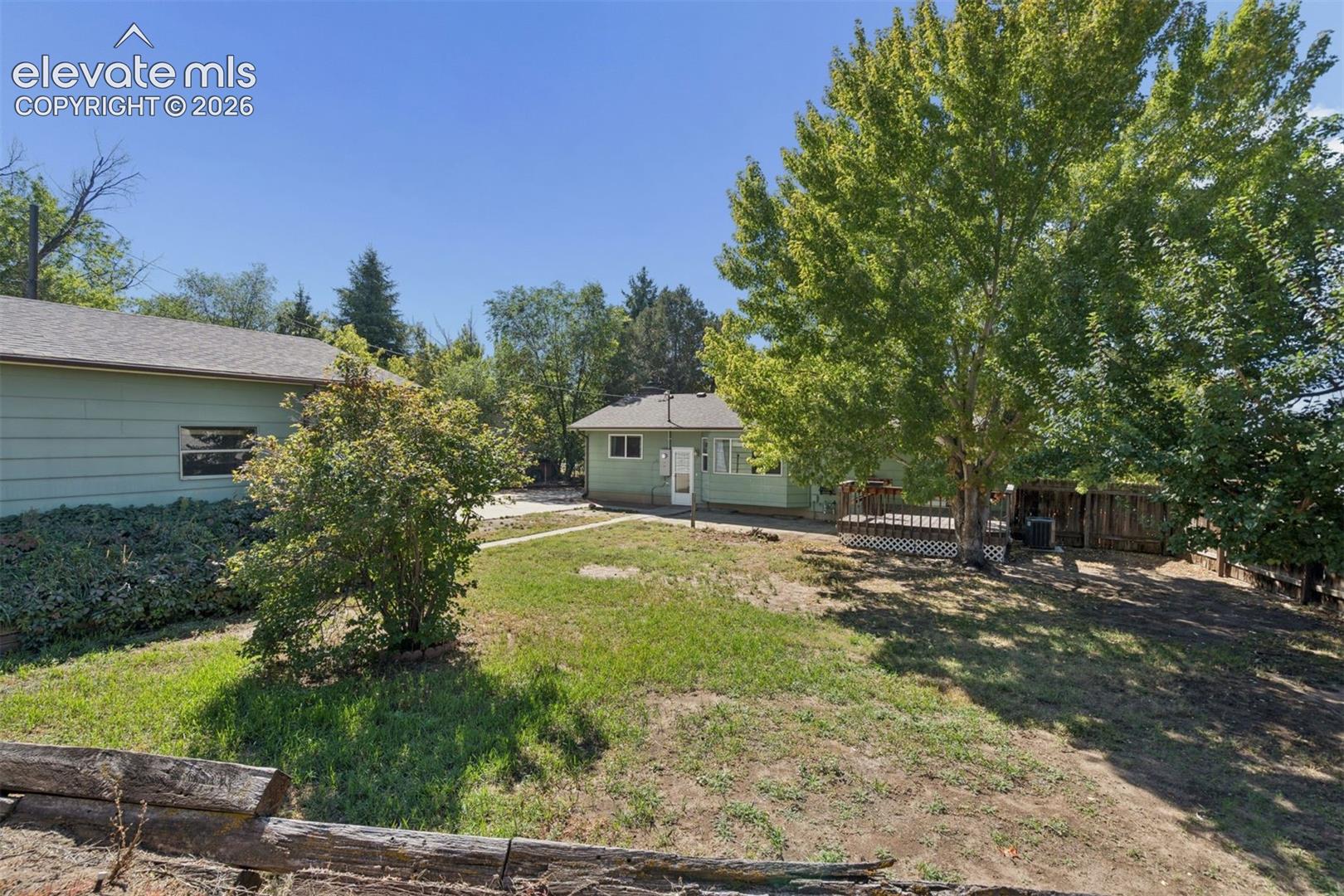 Listing photo 15 for 408 Elmwood Drive