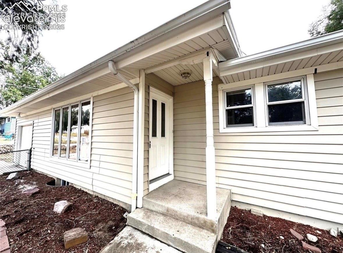 Listing photo 2 for 501 birch Drive