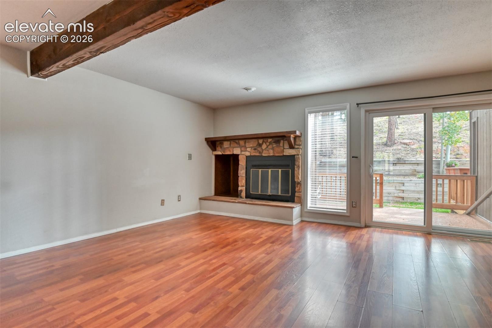 Listing photo 16 for 590 Manor Court B