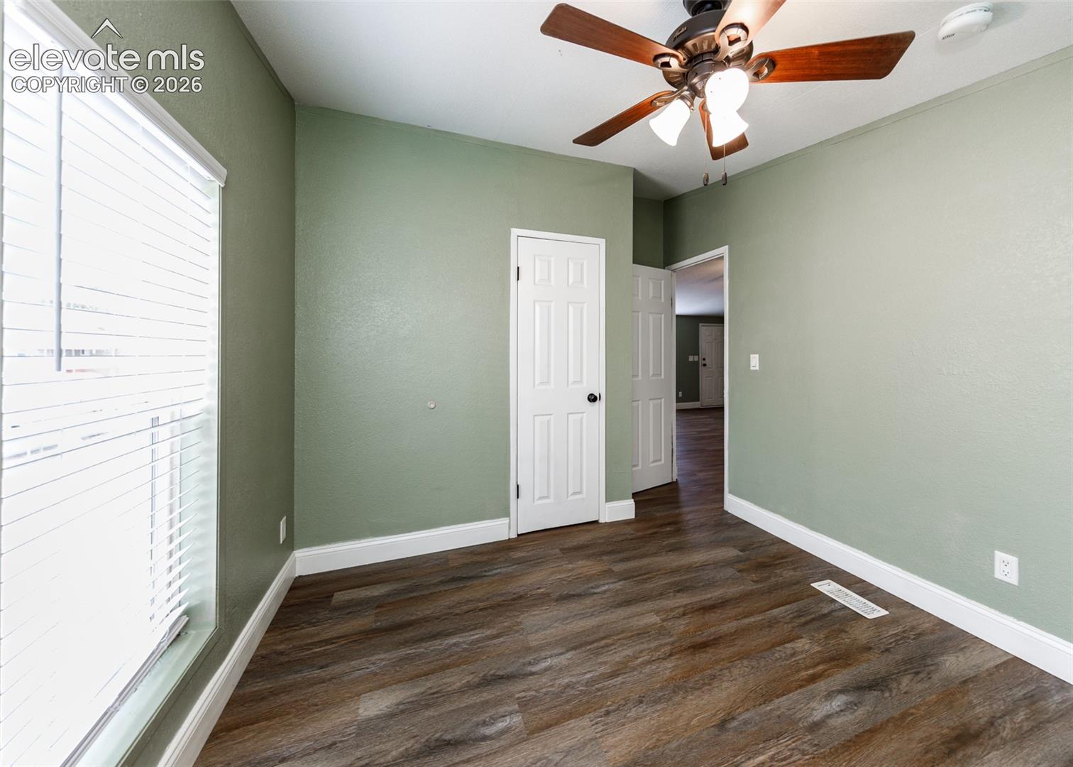 Listing photo 23 for 861 Desert Circle