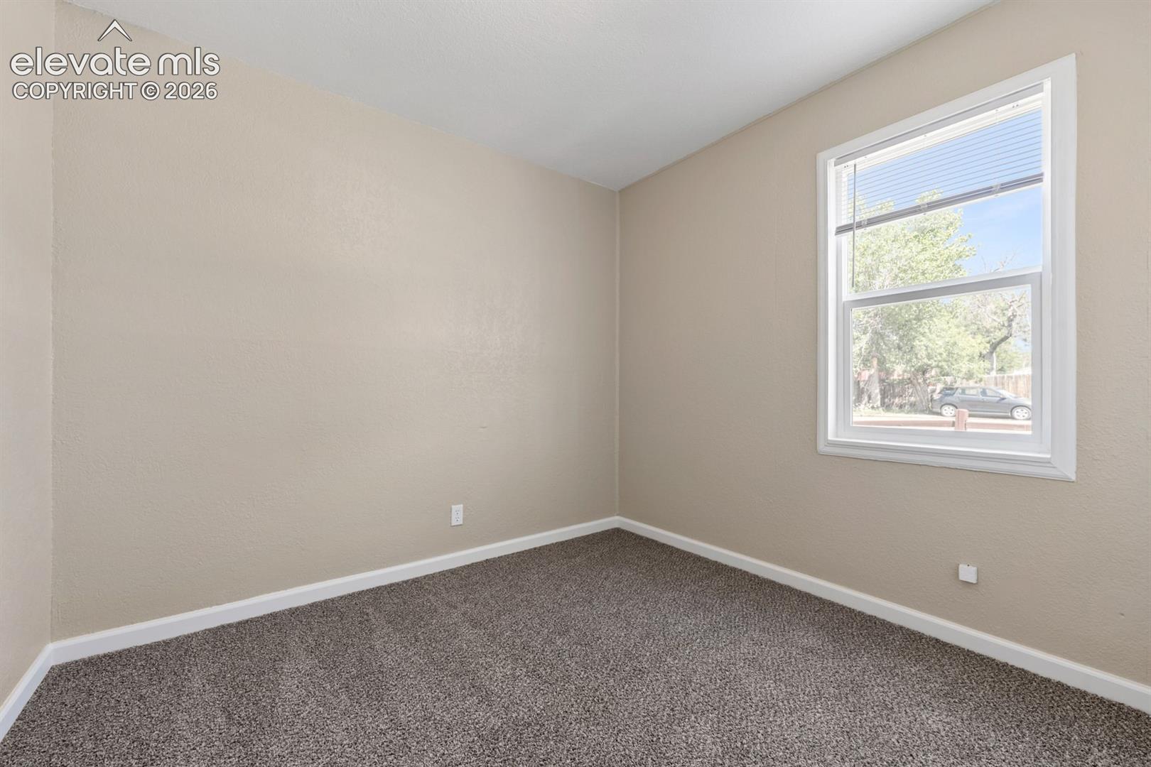 Listing photo 9 for 2102 W 29th Street
