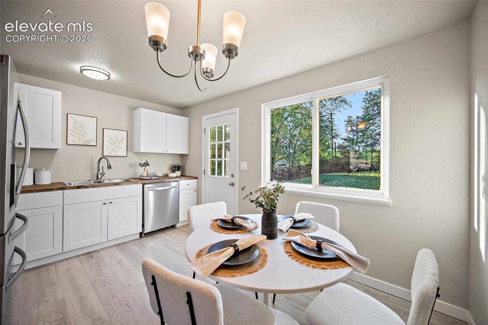 Listing photo 14 for 3928 E Pikes Peak Avenue