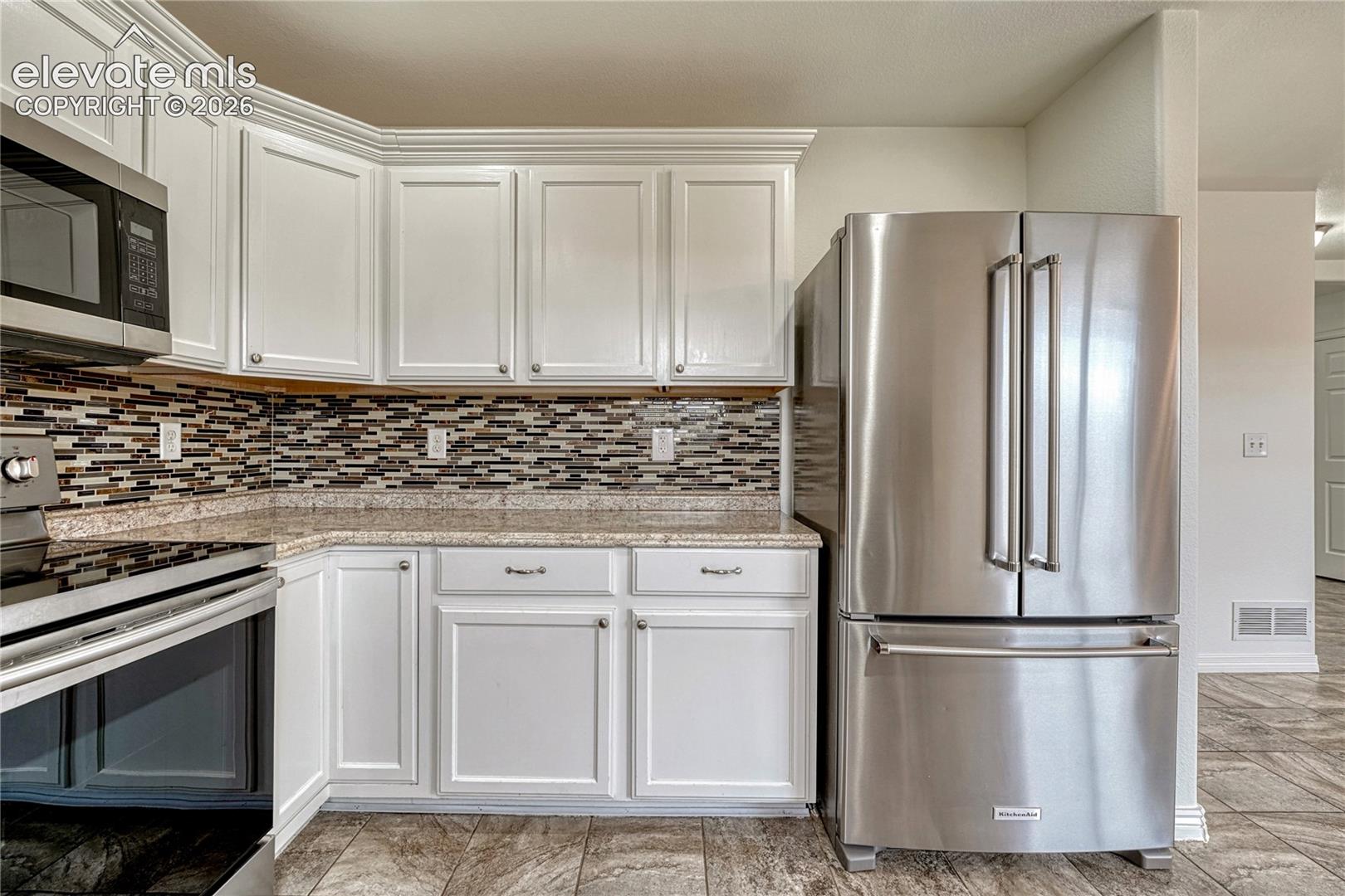 Listing photo 8 for 6020 Dancing Sun Way