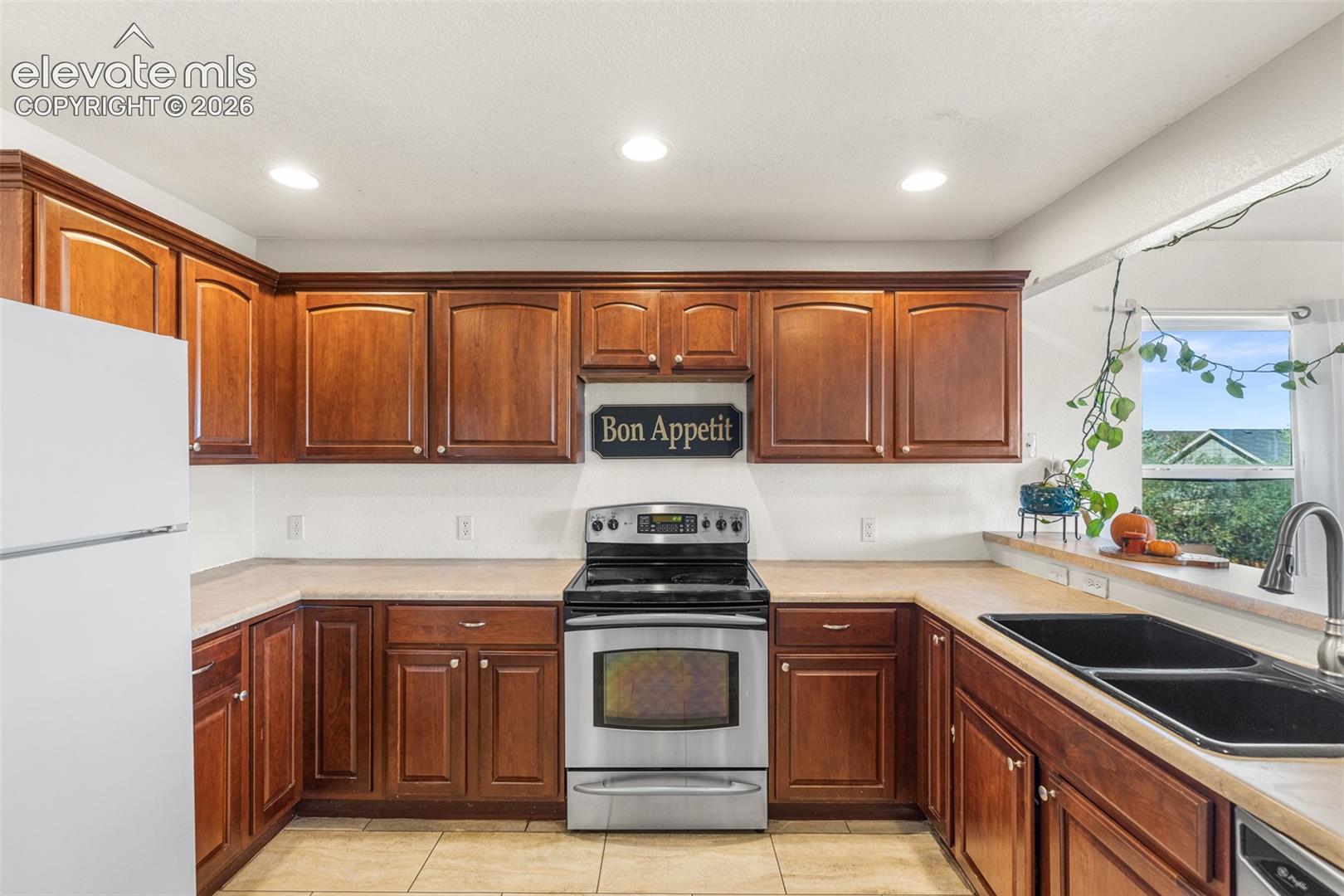 Listing photo 9 for 7478 Bentwater Drive