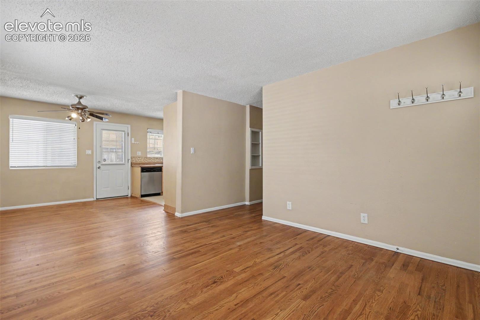 Listing photo 6 for 105 Linden Drive