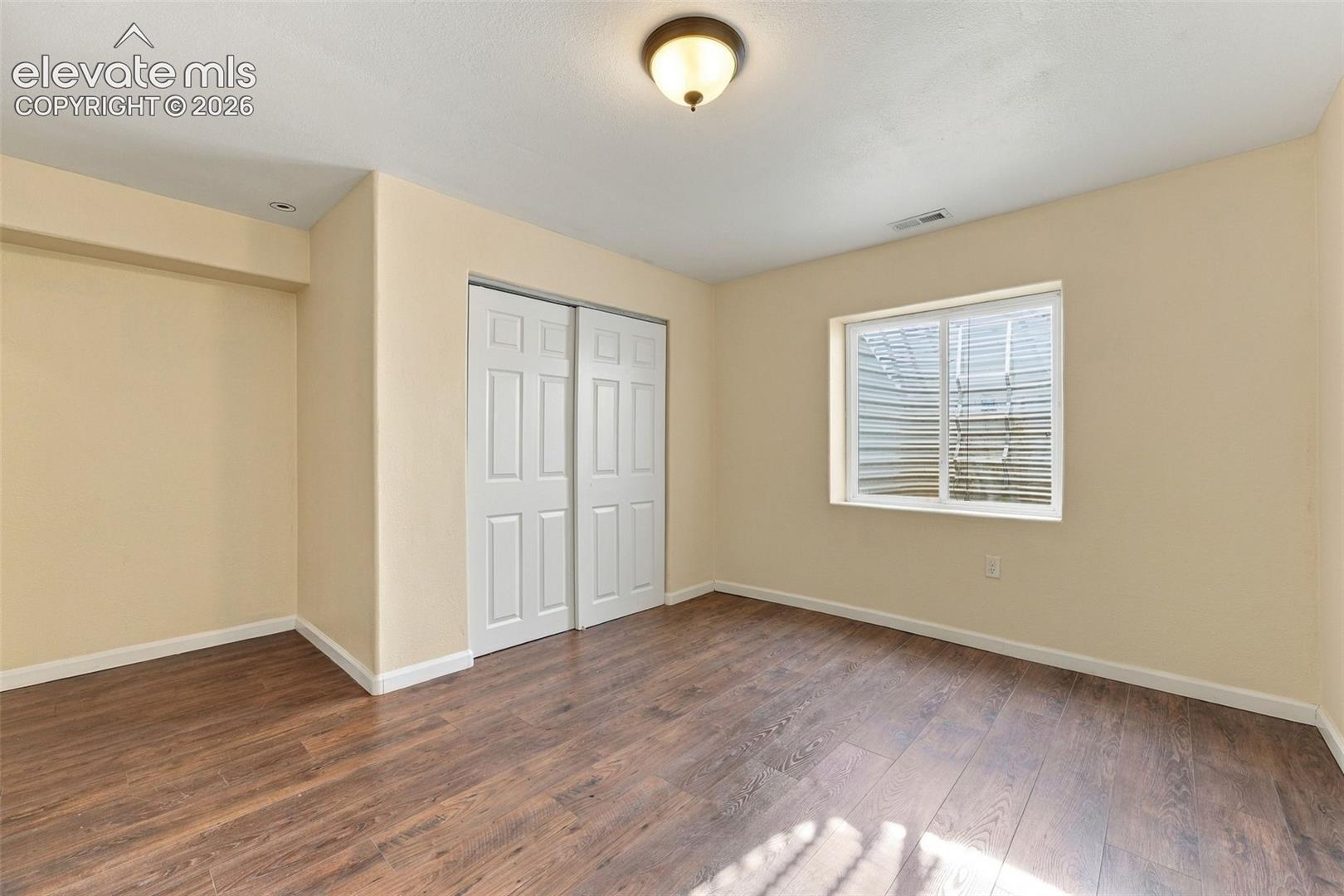 Listing photo 28 for 1385 N Challenger Drive