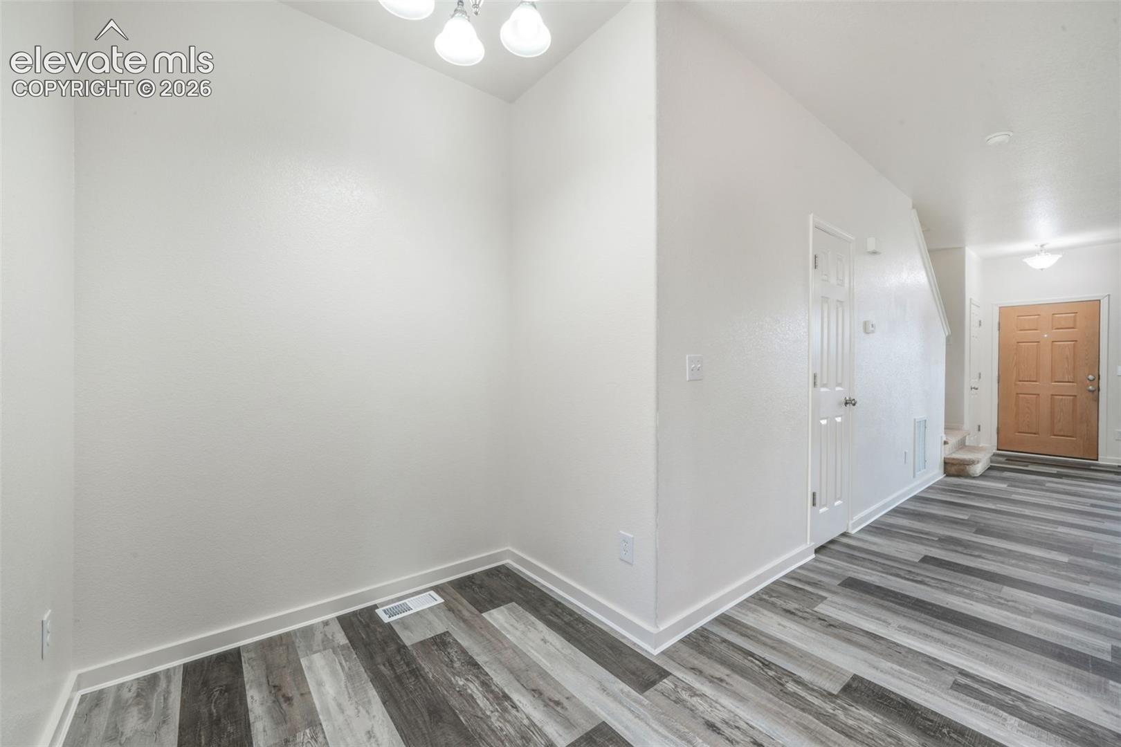 Listing photo 11 for 10513 Wells Point