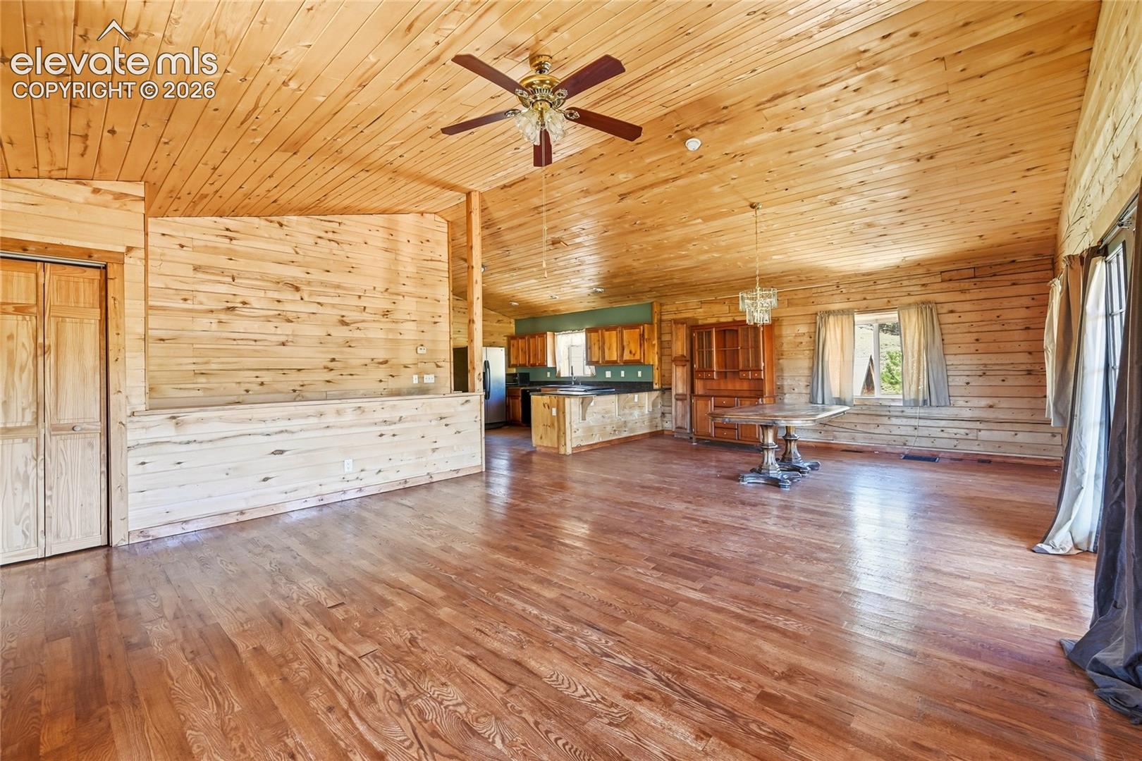 Listing photo 16 for 927 Stonehenge Drive