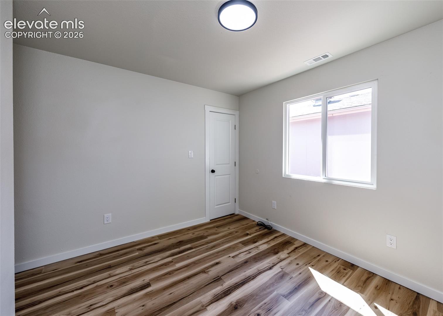 Listing photo 21 for 2906 Winnipeg Street