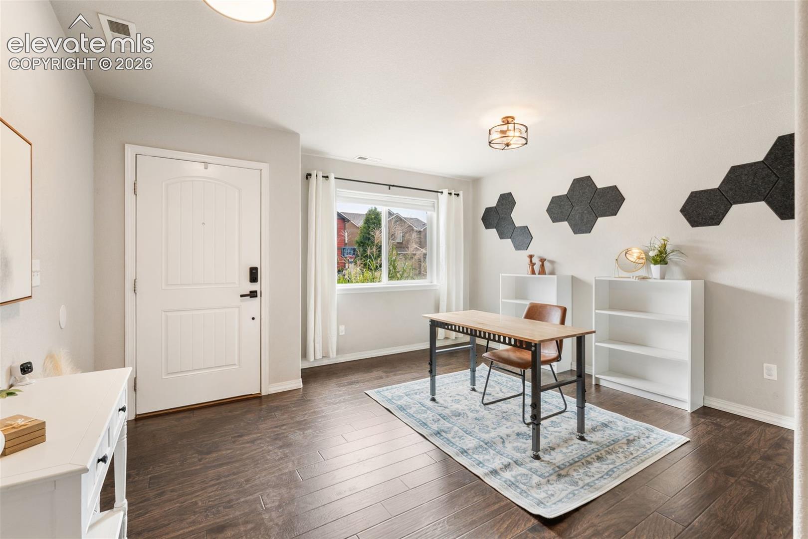 Listing photo 7 for 7478 Benecia Drive