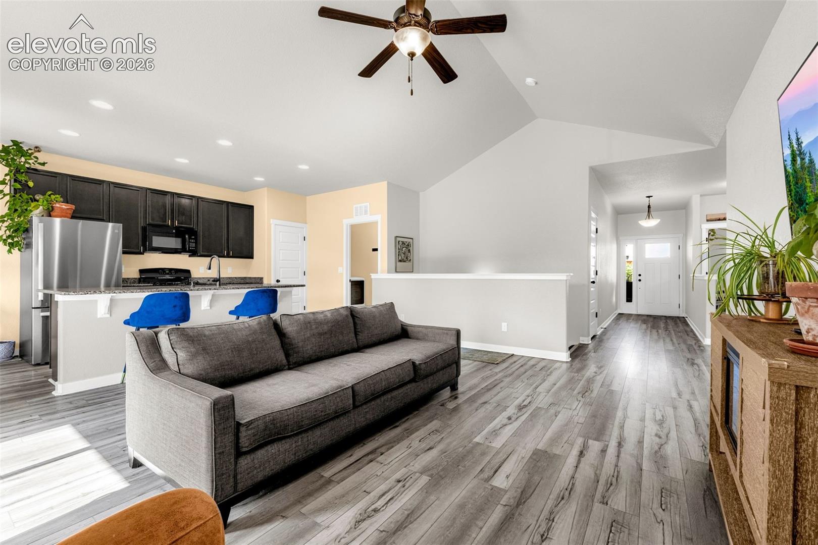 Listing photo 8 for 6898 Tullamore Drive