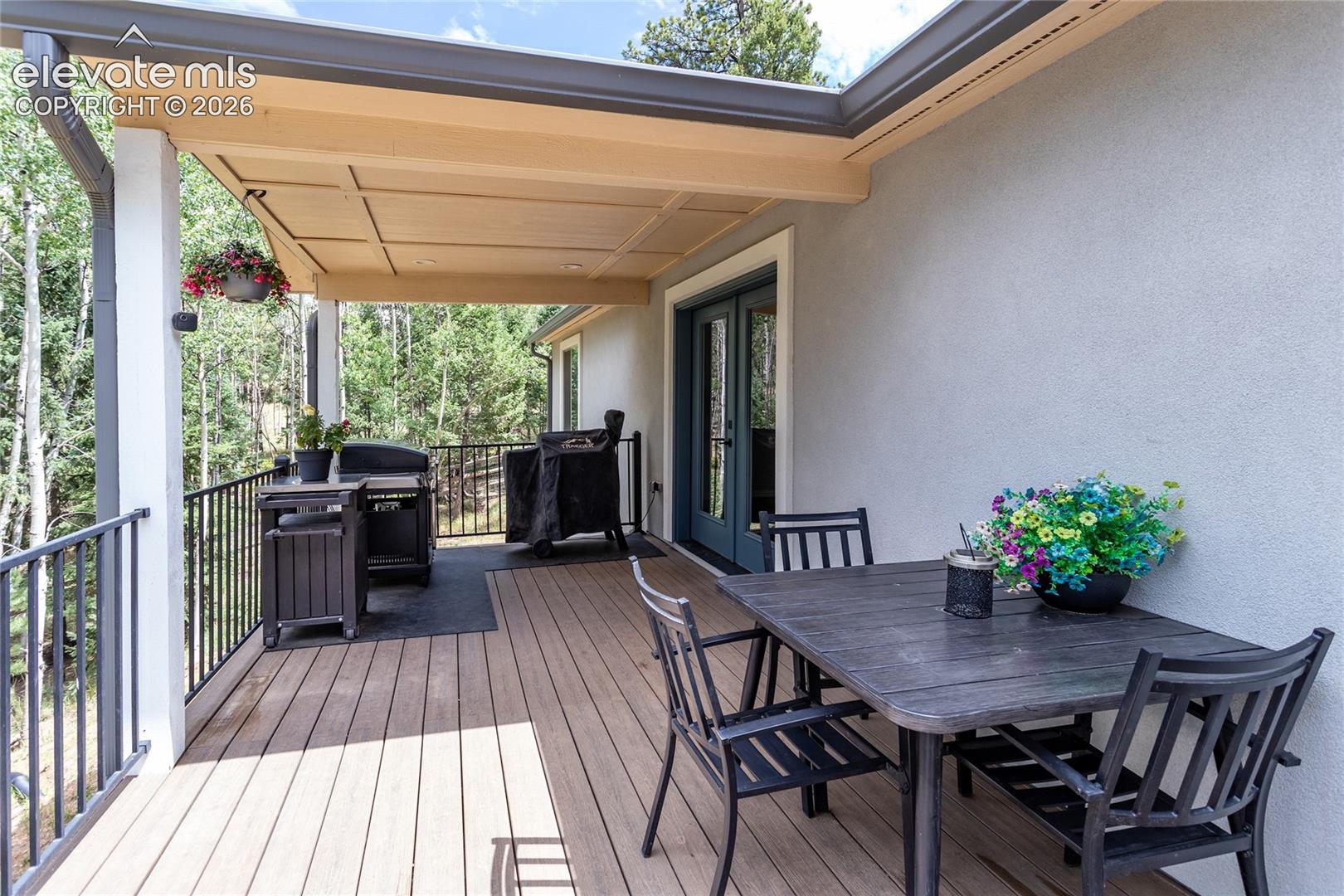 Listing photo 10 for 1427 N Mountain Estates Road