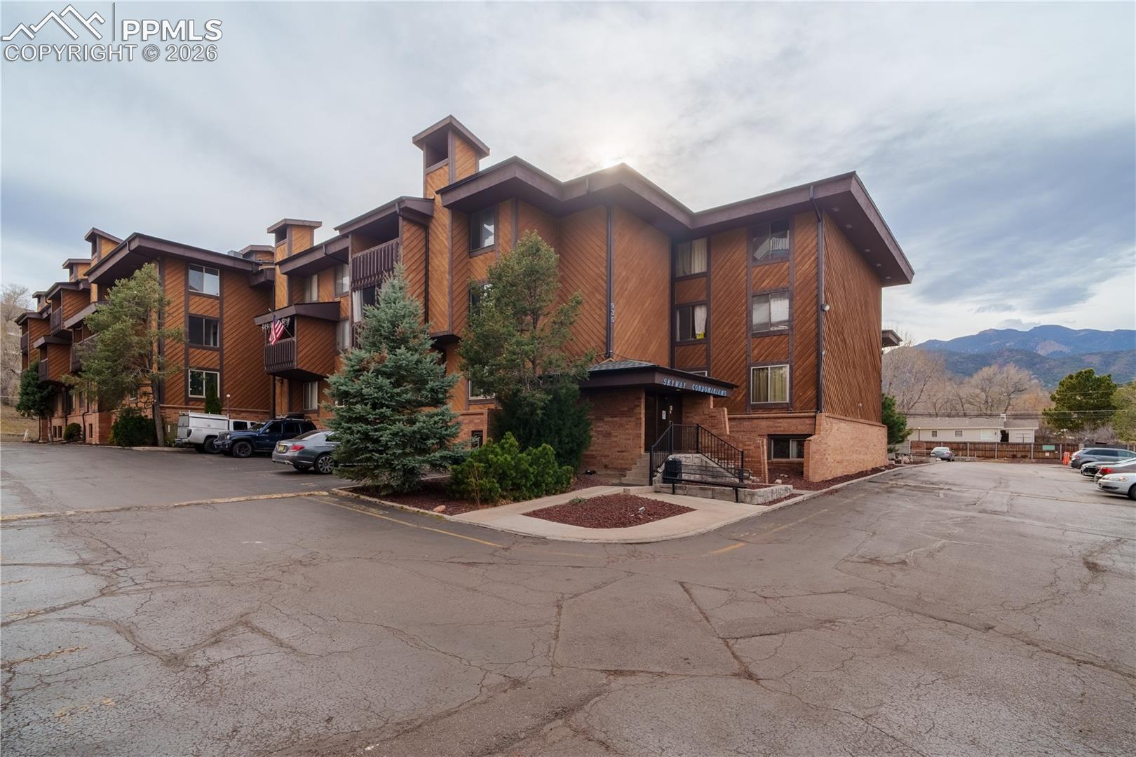 935 Saturn Drive