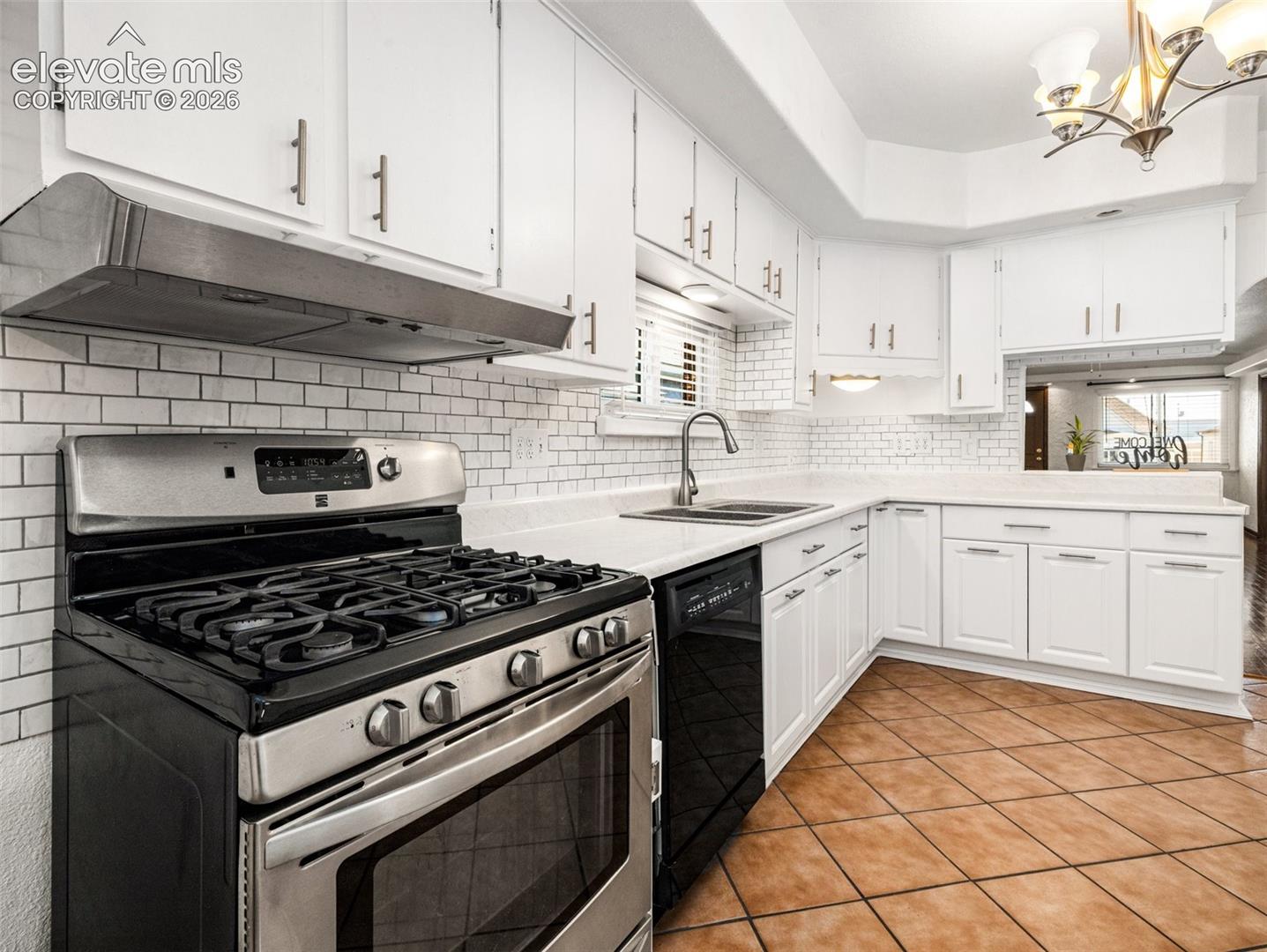 Listing photo 9 for 2213 E Evans Avenue
