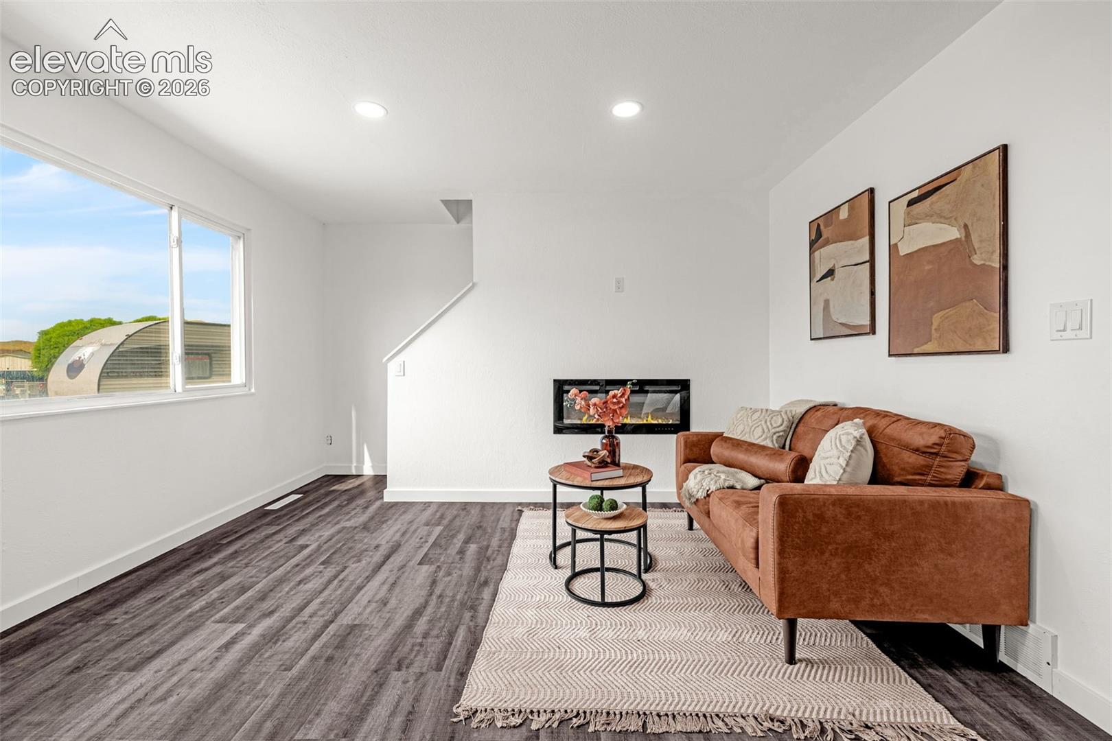 Listing photo 5 for 1375 Bonita Drive