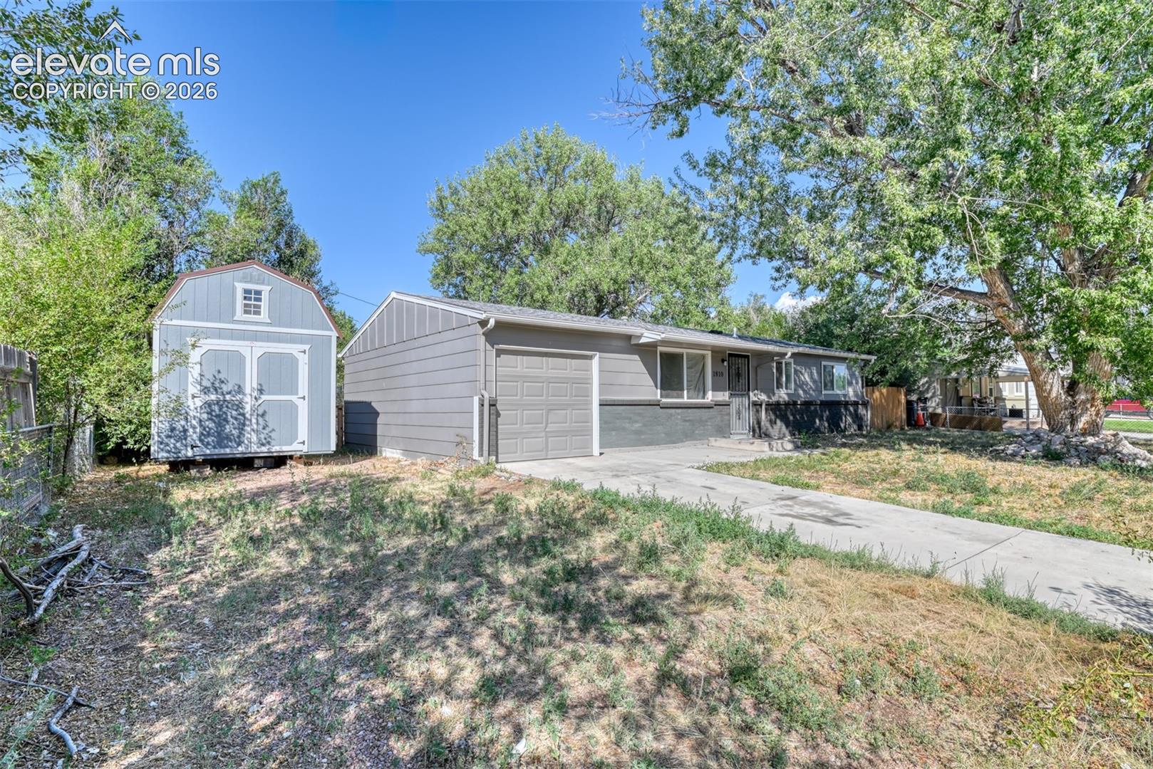 Listing photo 3 for 1810 Bonita Drive