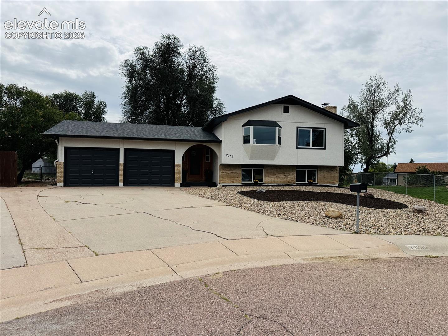 Listing photo 2 for 7055 Goldsmith Circle