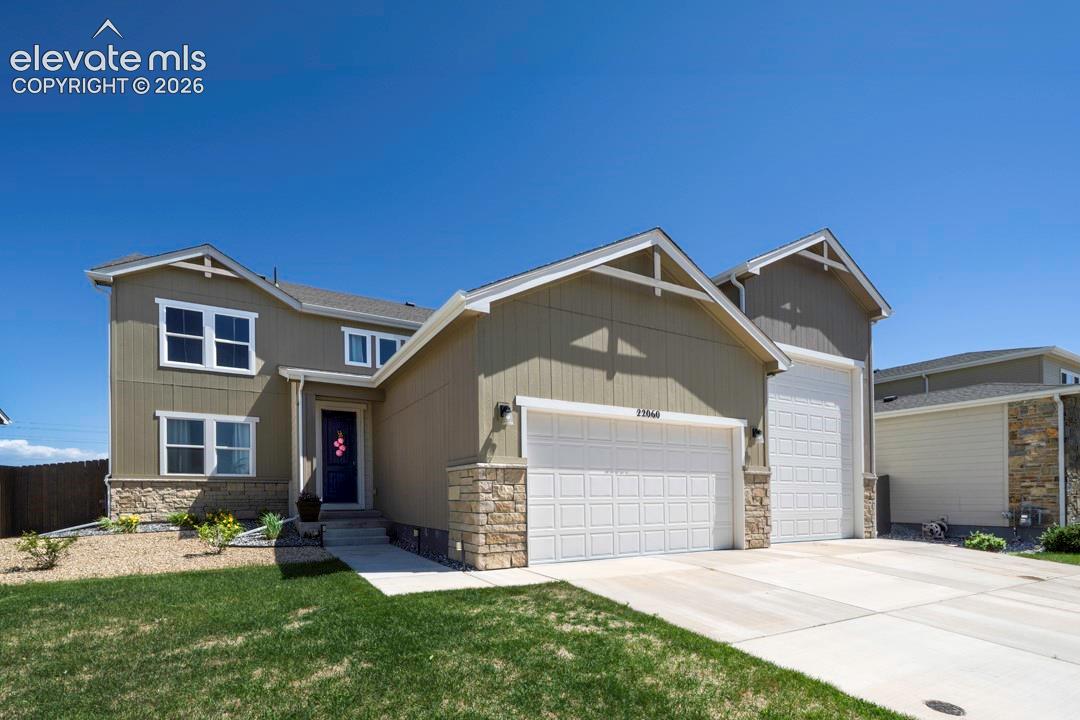 Listing photo 2 for 22060 Cattlemen Run