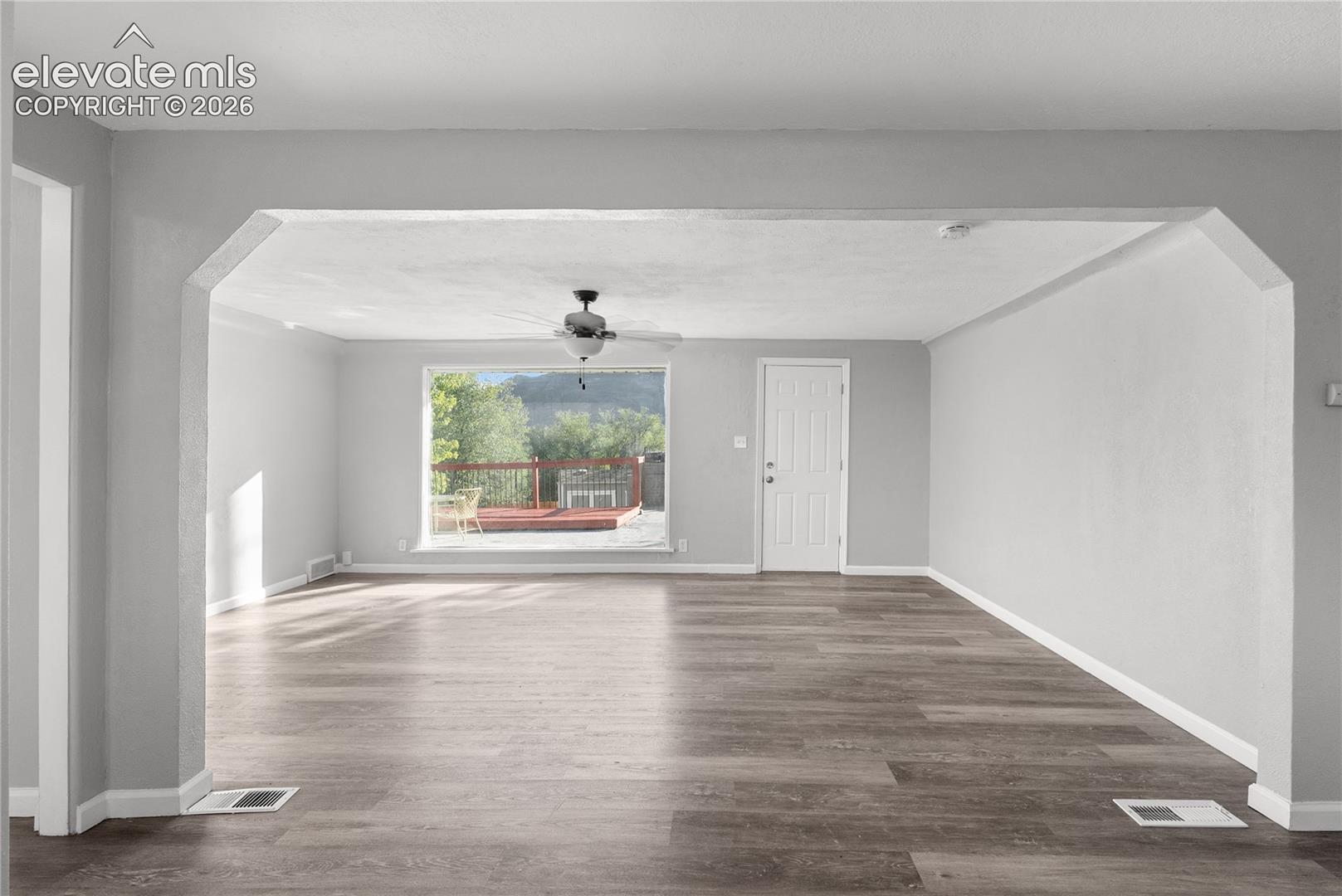 Listing photo 6 for 1606 Navajo Circle