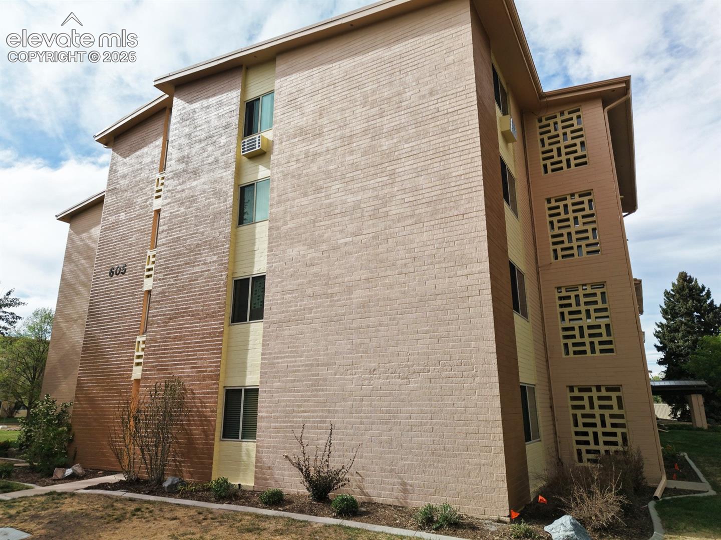 Listing photo 37 for 605 S Alton Way 12C