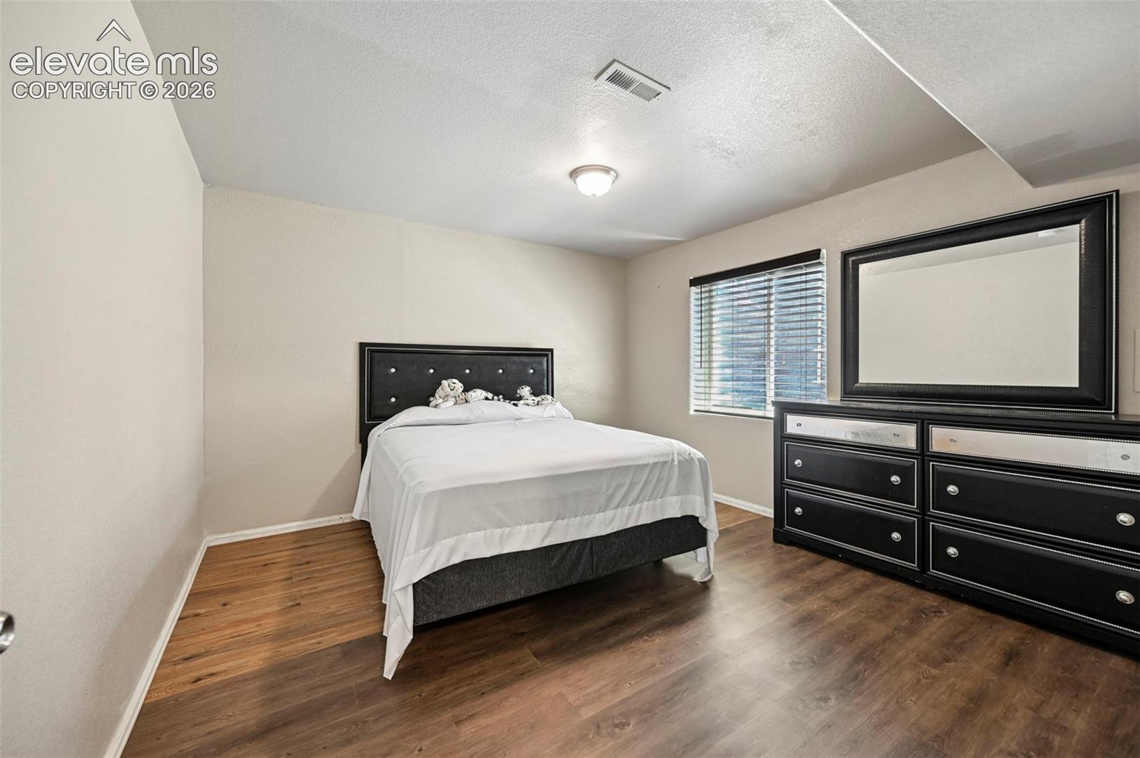 Listing photo 32 for 1114 E Laramie Avenue