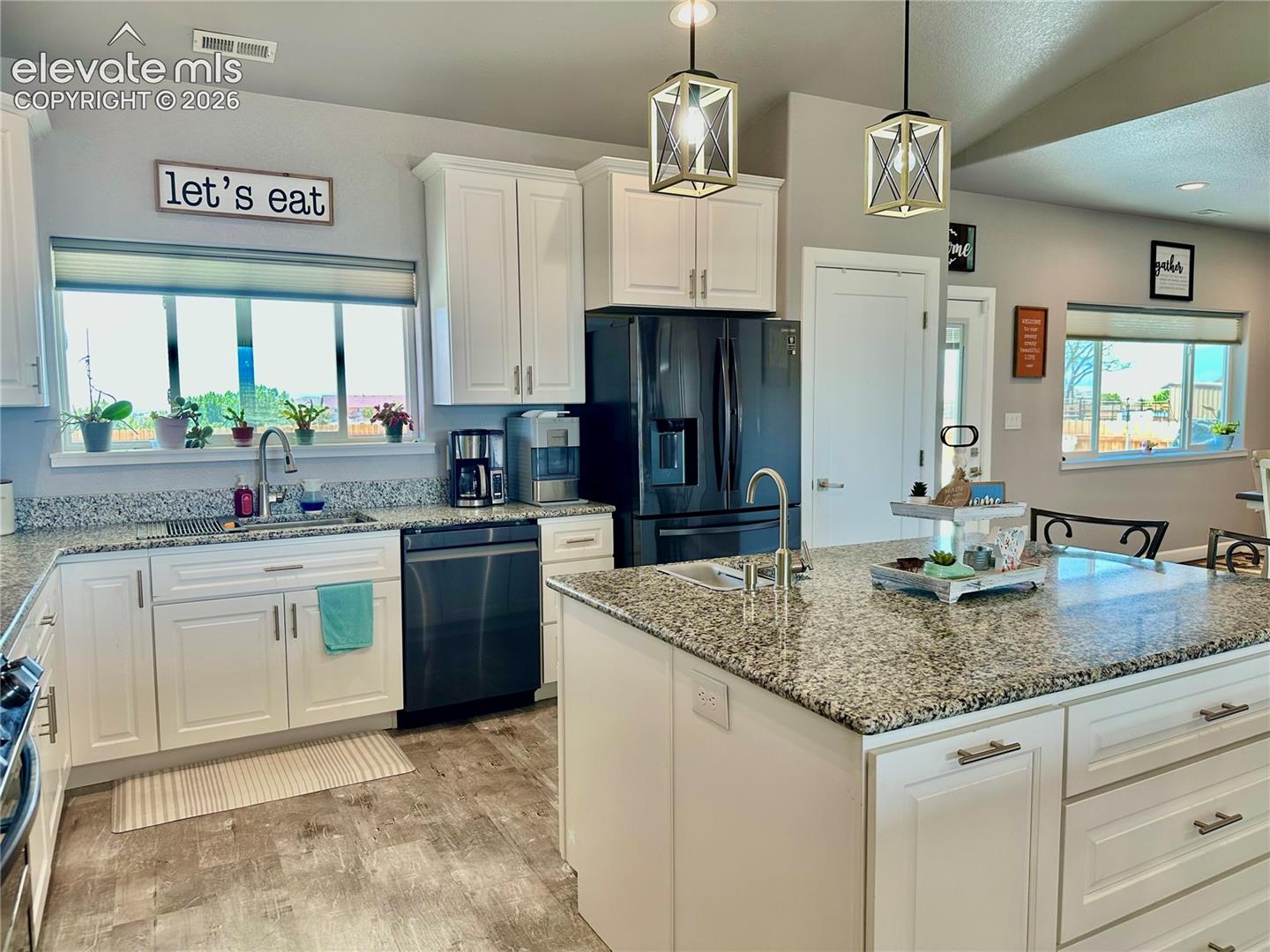 Listing photo 15 for 2064 W Hesperus Drive