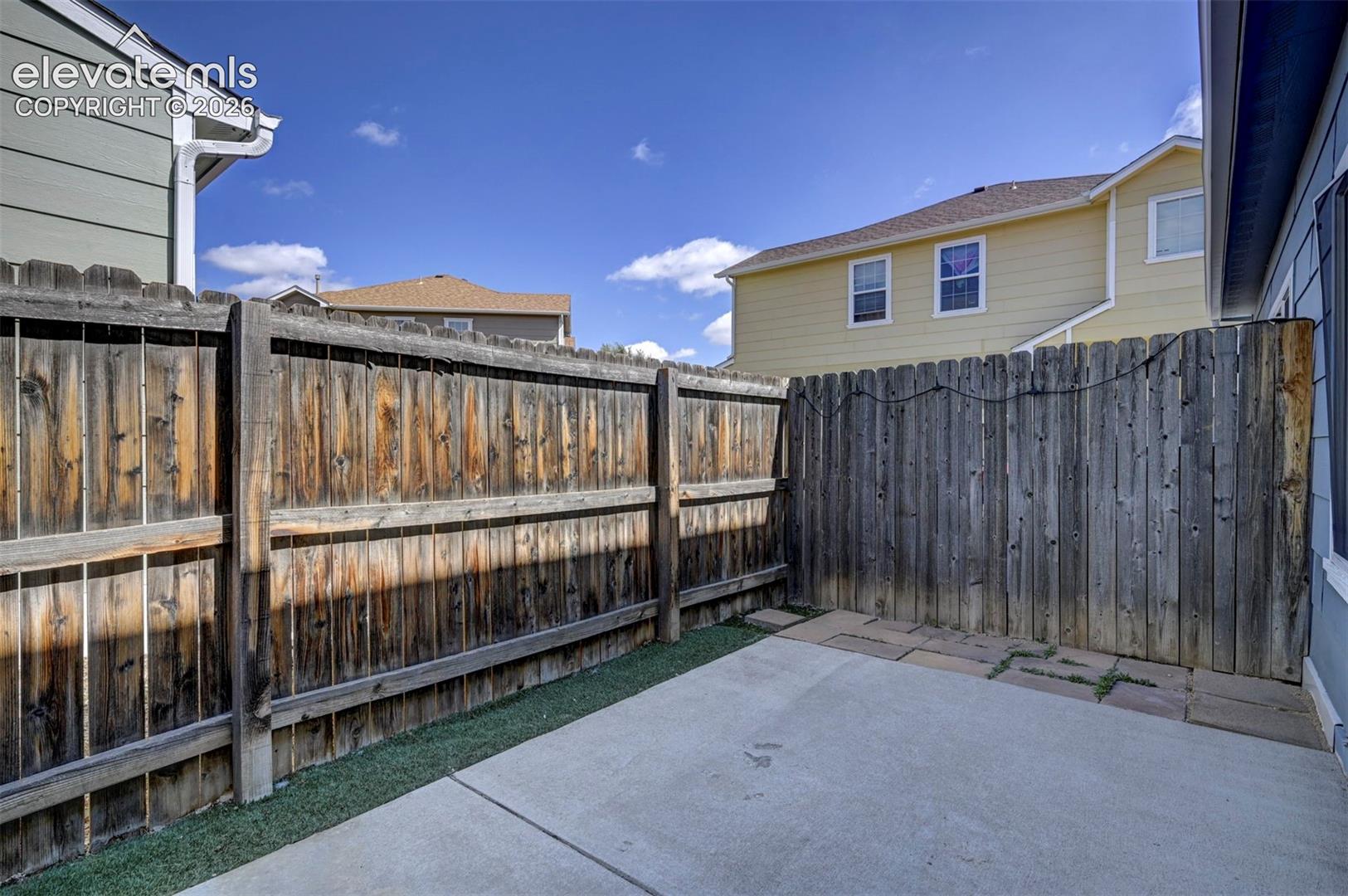 Listing photo 25 for 863 Red Thistle View