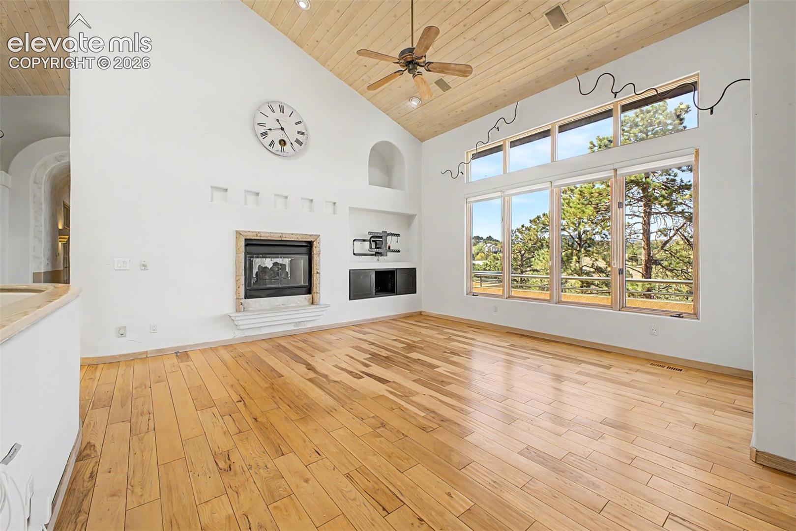 Listing photo 8 for 935 Castle Ridge Road