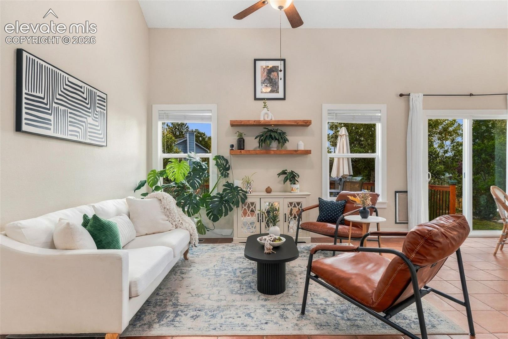 Listing photo 13 for 271 N Holcomb Circle