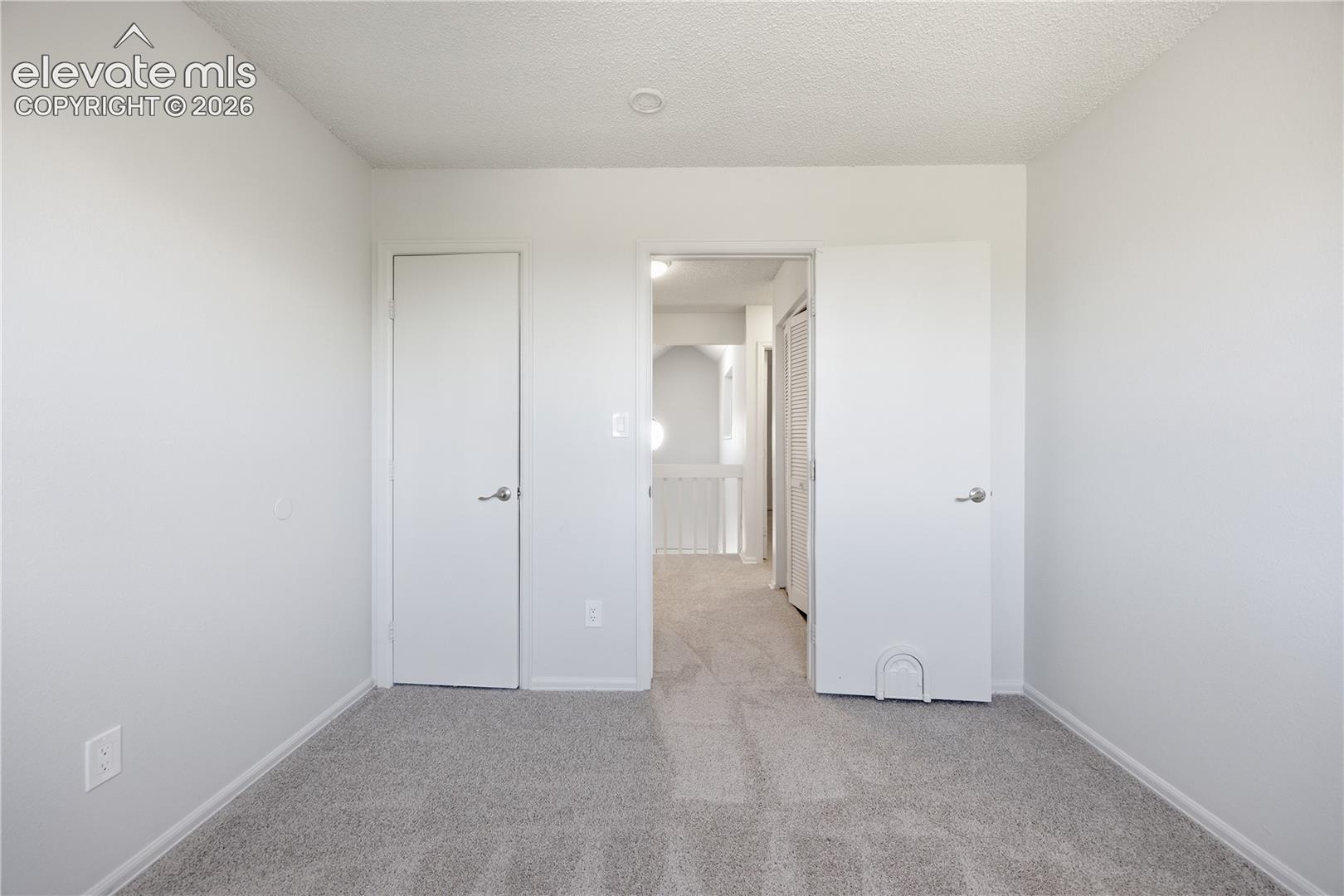 Listing photo 17 for 4571 Sunnyhill Drive