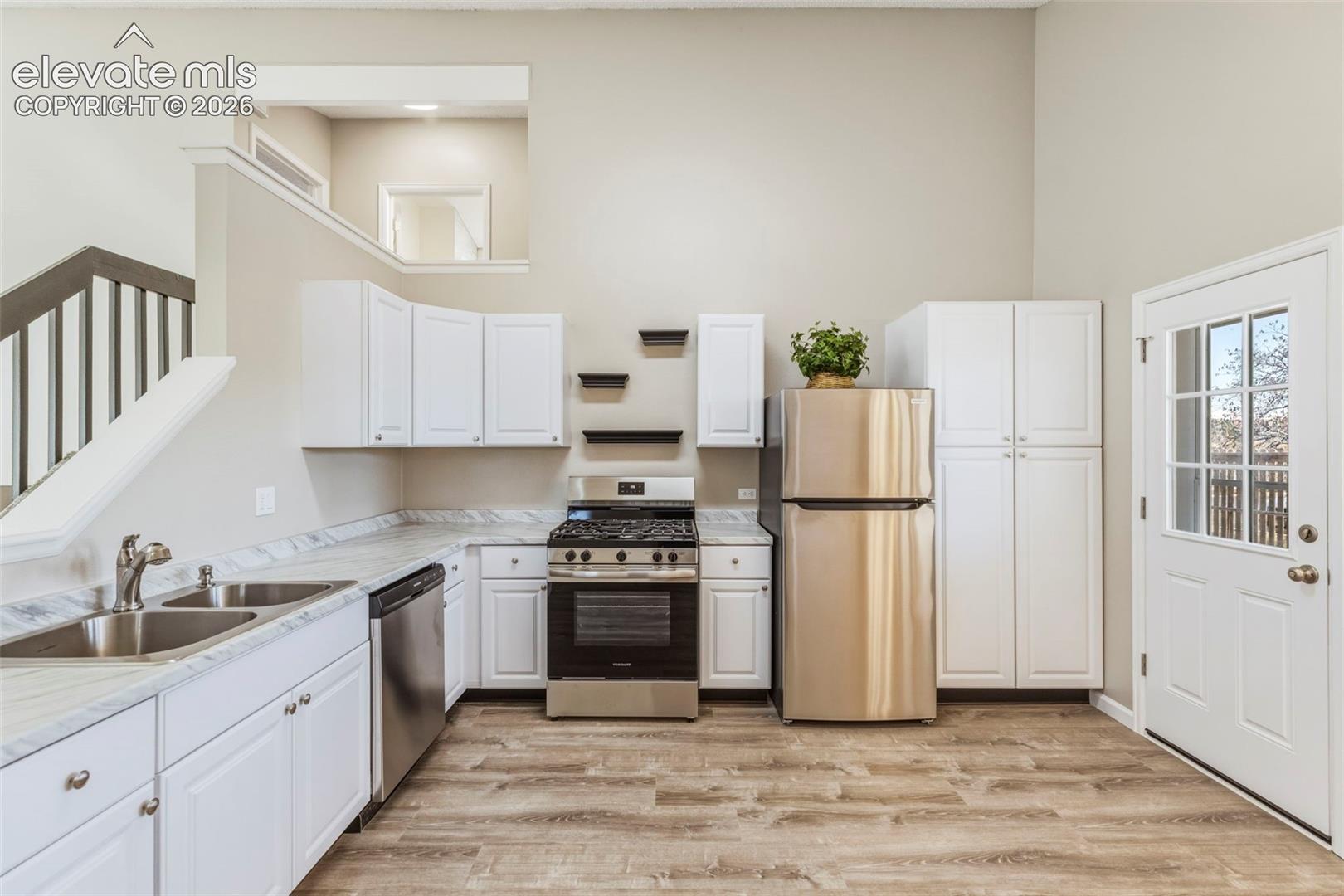 Listing photo 10 for 4537 Fenton Road