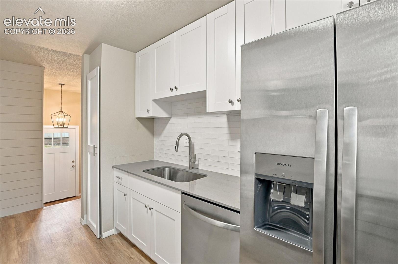 Listing photo 15 for 1070 Applewood Drive