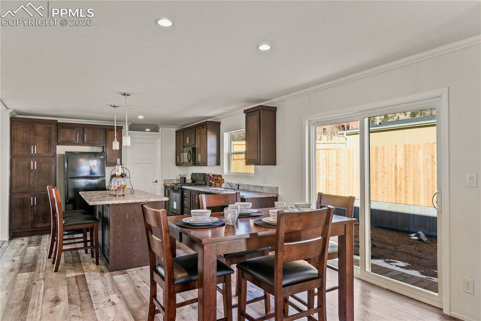 Listing photo 8 for 525 Carr Avenue