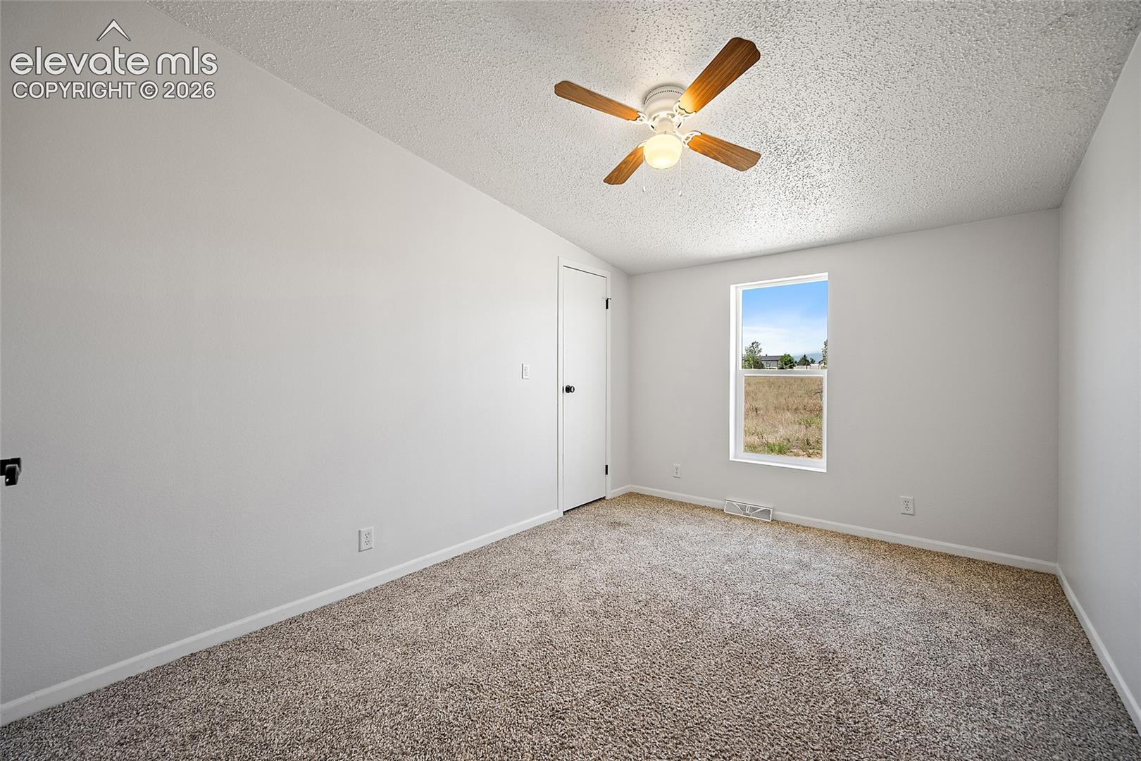 Listing photo 32 for 1385 Antelope Drive