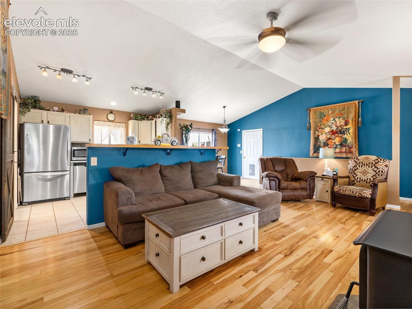 Listing photo 2 for 675 E McClave Drive