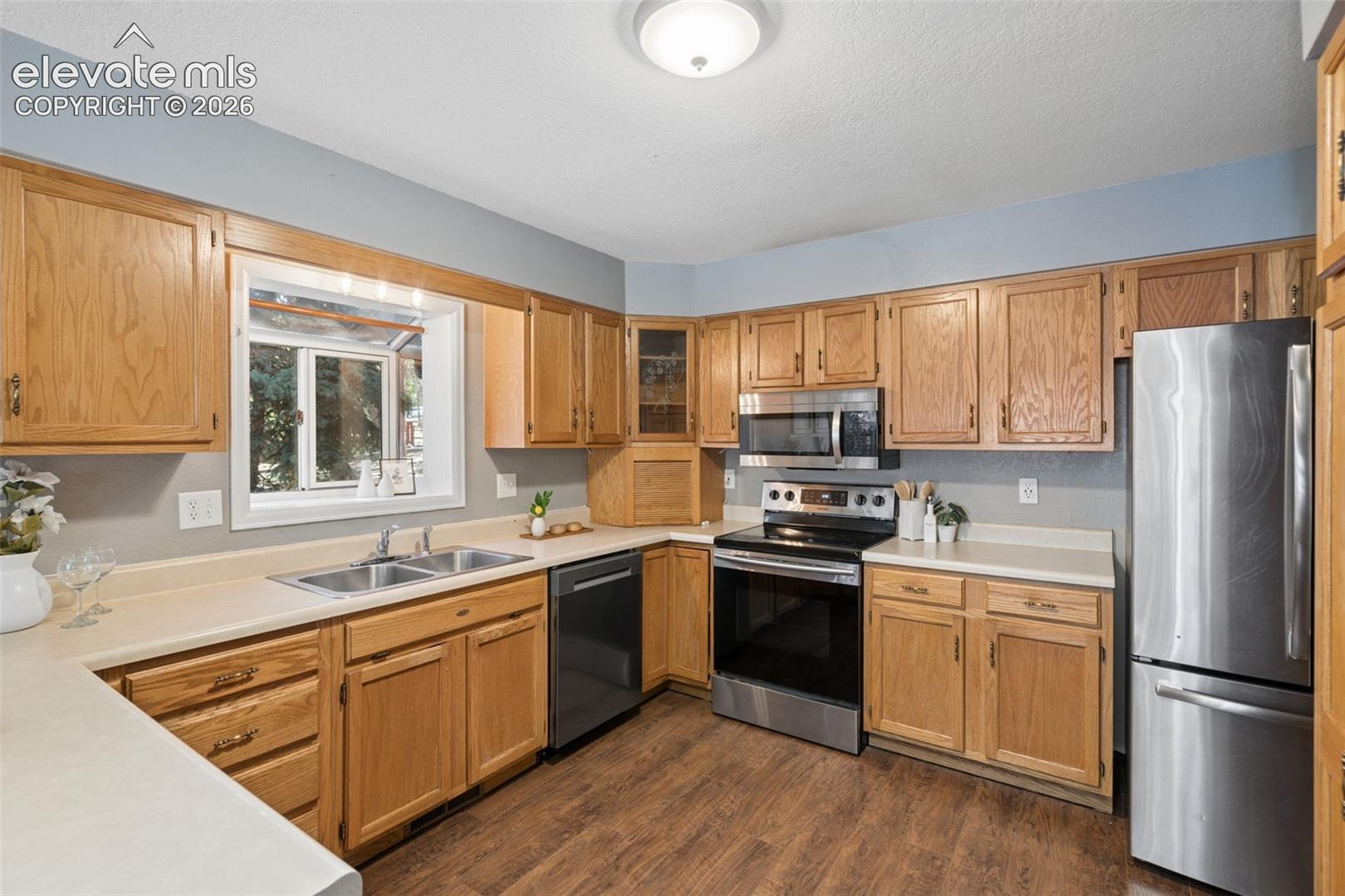 Listing photo 10 for 17950 New London Road