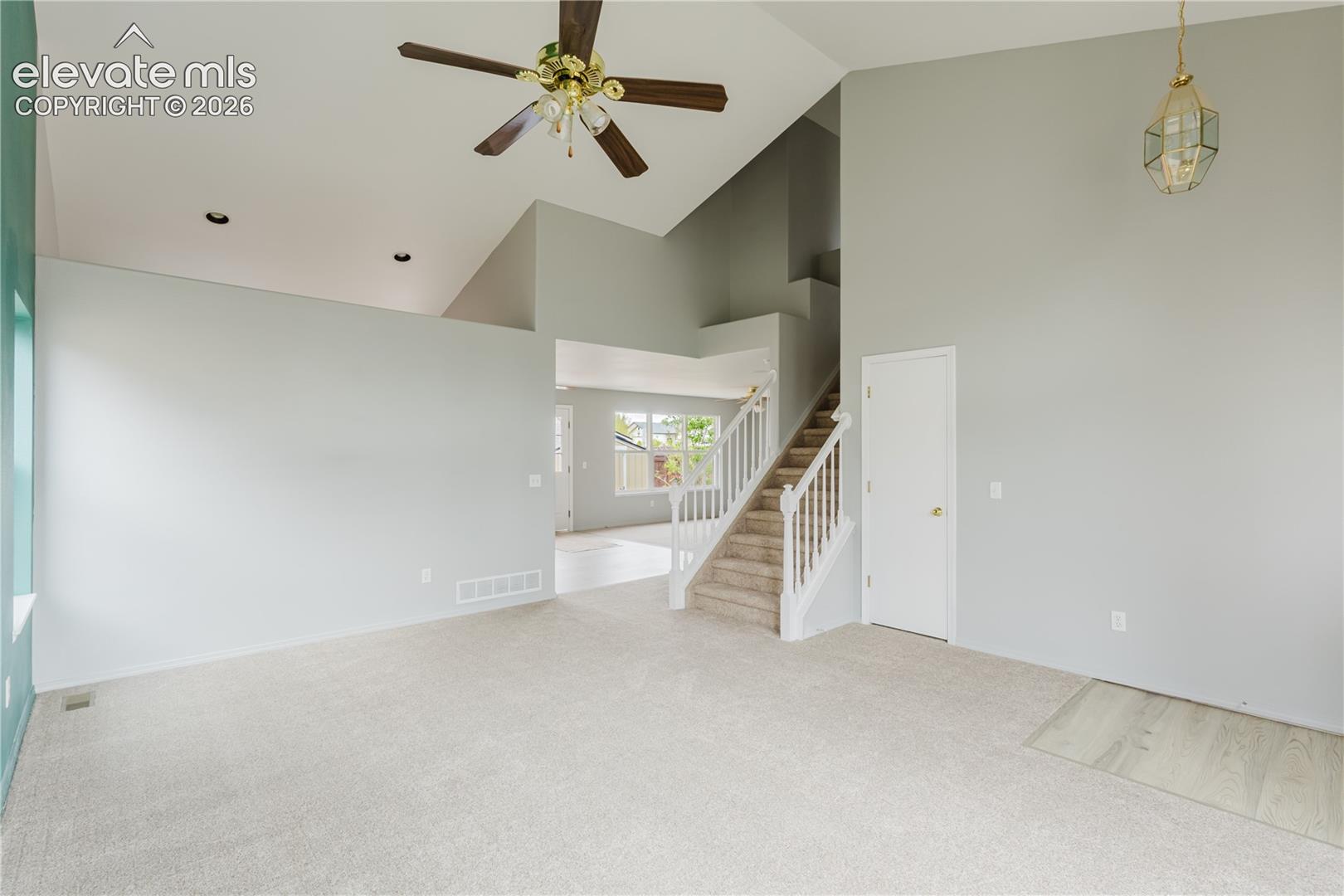 Listing photo 5 for 8156 Oliver Road