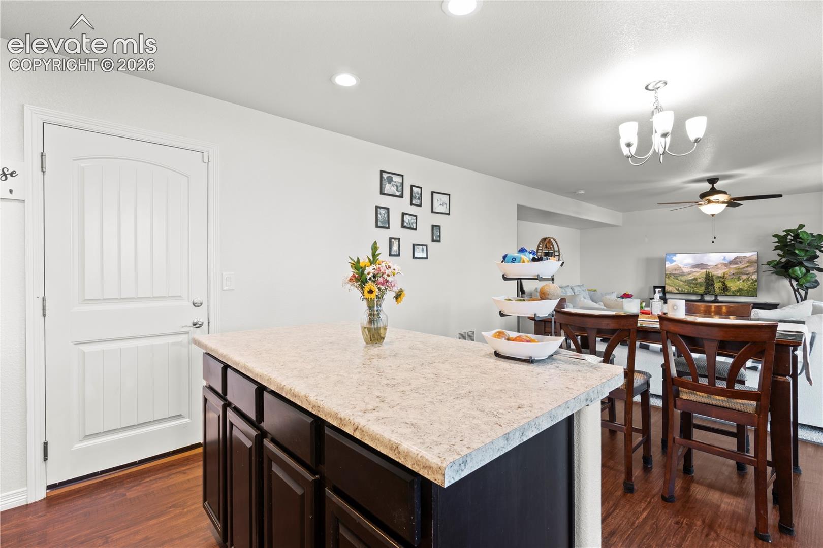 Listing photo 13 for 924 Bidwell Drive