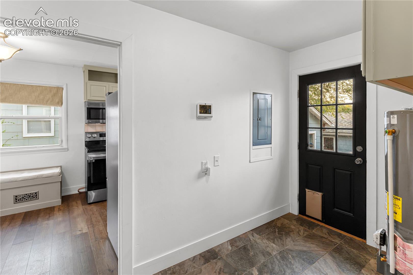 Listing photo 14 for 1220 E Fountain Boulevard