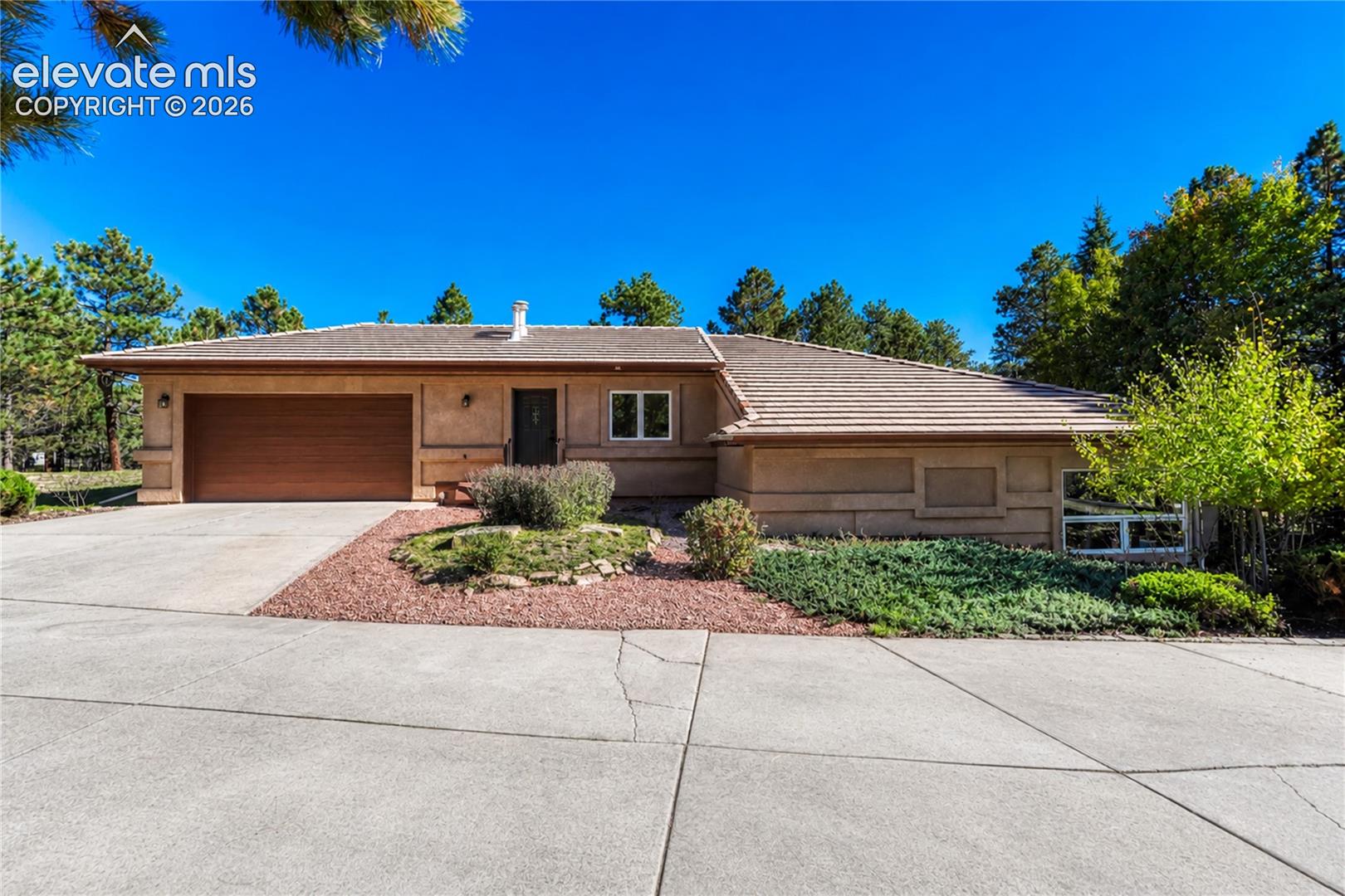 Listing photo 2 for 17180 Colonial Park Drive