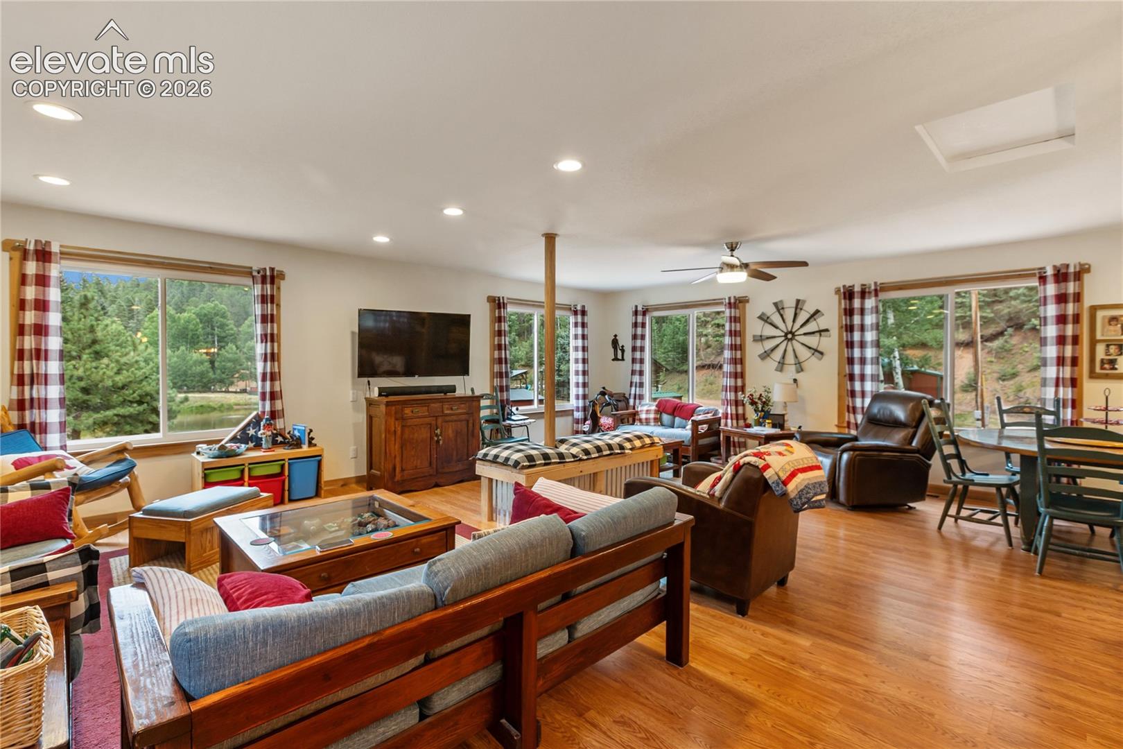 Listing photo 5 for 3912 Trout Creek Road