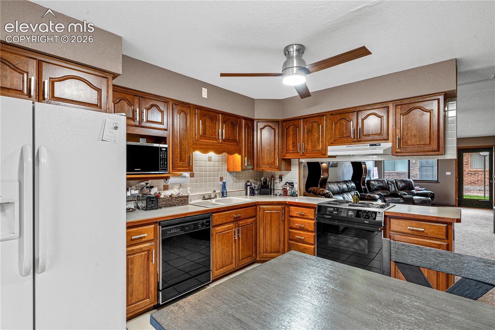 Listing photo 10 for 2106 Chautard Drive B