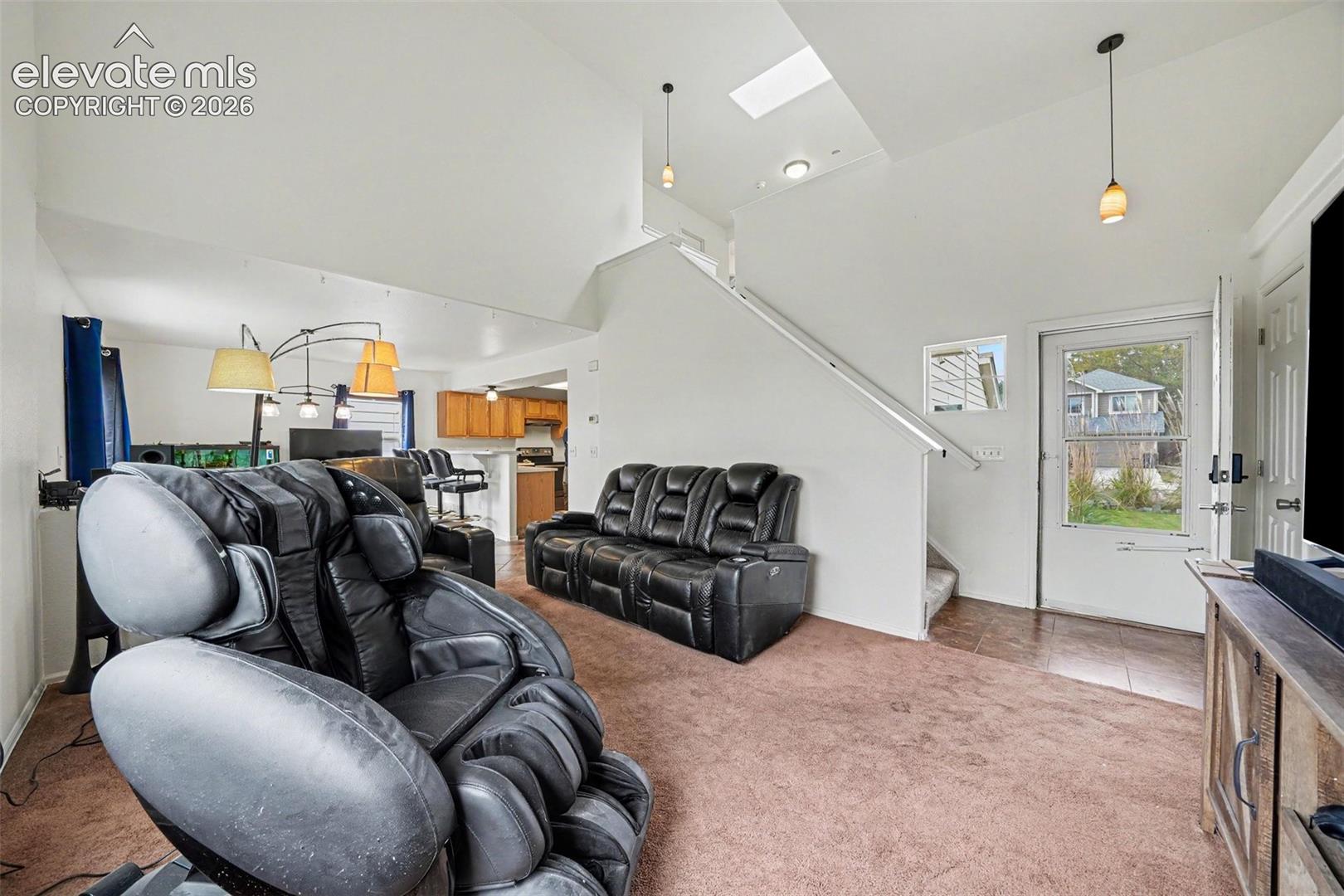 Listing photo 8 for 912 Legend Oak Drive