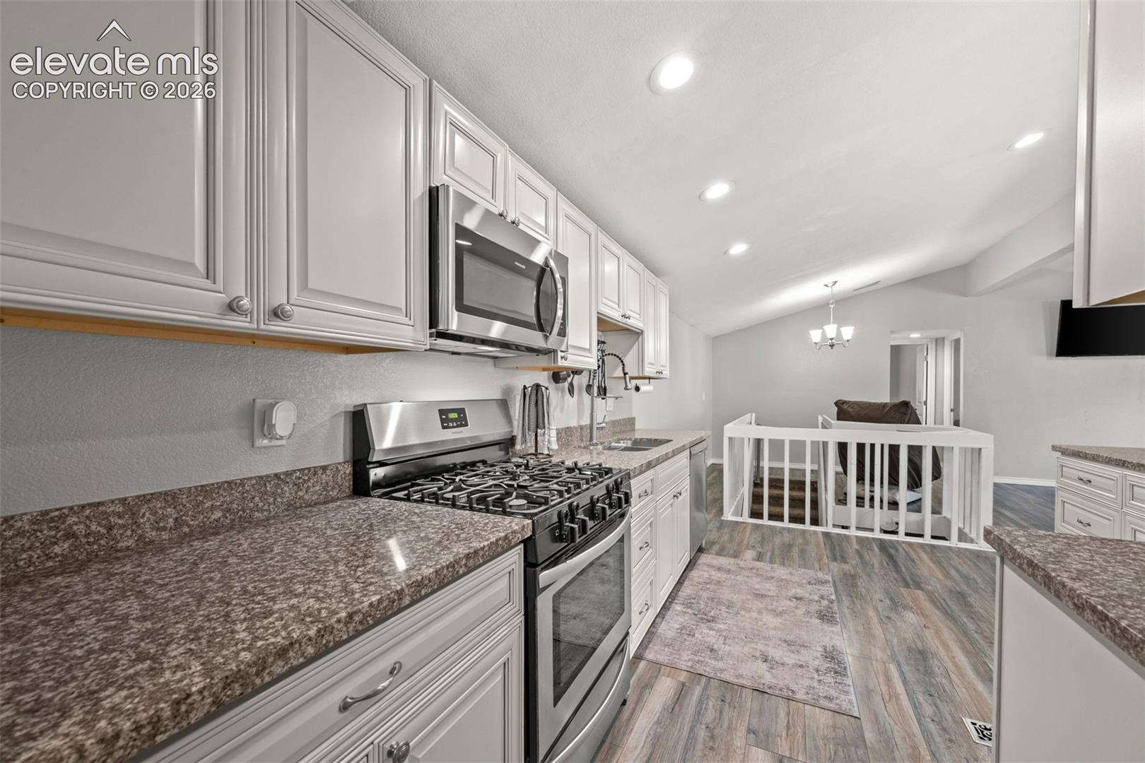 Listing photo 15 for 311 Comanche Village Drive
