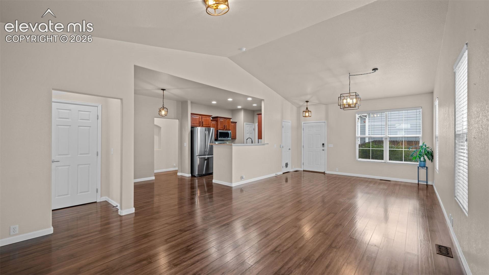 Listing photo 10 for 7514 Jaoul Point