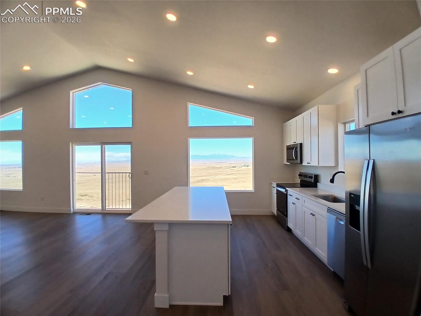 Listing photo 9 for 19981 Cloudfield Point