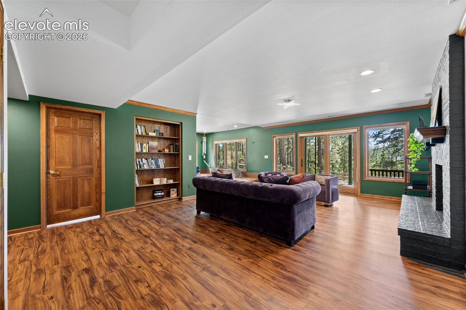 Listing photo 30 for 1675 Oakwood Drive